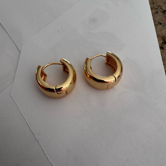 Quince Chunky Gold Hoop Earrings 14k Vermeil - Picture 11 of 12